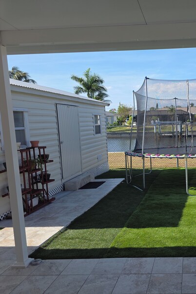 Cozy 1-bedroom bed in gorgeous Port Charlotte with AC