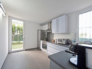 Kitchen / Dining Room - Villa DOMUS GENTI con bbq y piscina privada muy cerca de la playa - WiFi Gratis by Interhome (Son Serra de Marina)