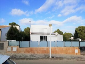 House - Villa DOMUS GENTI con bbq y piscina privada muy cerca de la playa - WiFi Gratis by Interhome (Son Serra de Marina)