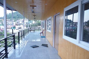 Property grounds - Hotel Krishna And Restaurant (Ukhimath)