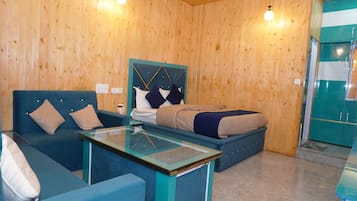 Deluxe kamer, uitzicht op stad | Een bureau, een laptopwerkplek, gratis wifi