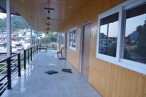 Property grounds - Hotel Krishna And Restaurant (Ukhimath)