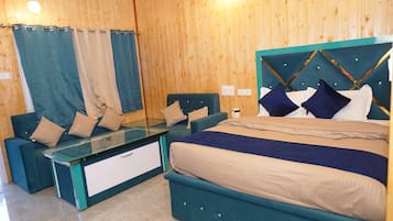 Deluxe Room, City View | Desk, laptop workspace, free WiFi