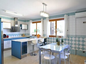 Kühlschrank, Mikrowelle, Ofen, Geschirrspüler