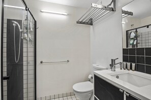 Apartment | Bathroom - Central 2 Bed Apartment Near Melbourne CBD (Melbourne)