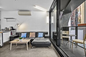 Apartment | Living room - Central 2 Bed Apartment Near Melbourne CBD (Melbourne)