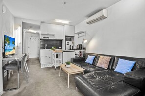 Living room - Central 2 Bed Apartment Near Melbourne CBD (Melbourne)