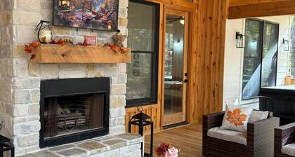 Welcome to our cozy cabin-Mountain Delight on the Georgia/Tennesse border.