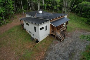 Exterior - Welcome to our cozy cabin-Mountain Delight on the Georgia/Tennesse border. (McCaysville)