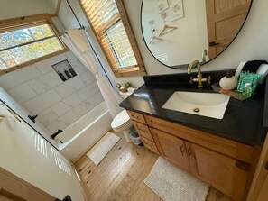 Shower, hair dryer, towels, soap - Welcome to our cozy cabin-Mountain Delight on the Georgia/Tennesse border. (McCaysville)
