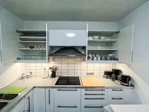 Kühlschrank, Mikrowelle, Ofen, Geschirrspüler