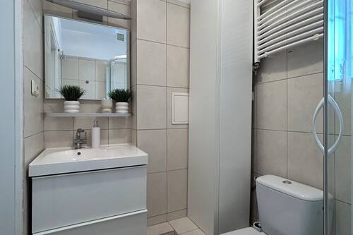 Comfort Apartment, City View | Bathroom | Hair dryer, towels, soap, toilet paper
