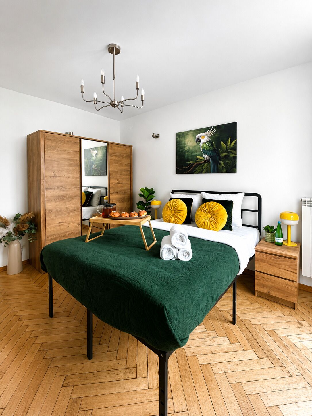 Une chambre à coucher avec un lit, une armoire en bois, une table de chevet, une lampe et un tableau au mur.