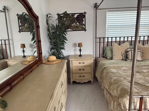 WiFi, bed sheets - Fort Myers waterfront home (Fort Myers)