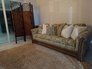 Living area - Fort Myers waterfront home (Fort Myers)