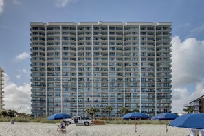 Exterior - Spacious Oceanfront condo, great amenities + Free Attraction Tickets! (North Myrtle Beach)