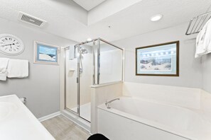 Shower, towels - Spacious Oceanfront condo, great amenities + Free Attraction Tickets! (North Myrtle Beach)