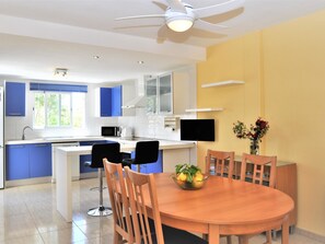 Kitchen / Dining Room - VILLA HUGO Casa en zona residencial tranquila Bahía Grande con Piscina Privada. by Interhome (Bahia Azul)