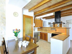 Fridge, microwave, oven, dishwasher - Finca SON VANRELL -Finca Rústica en Montuiri. Piscina Privada. Mallorca - WiFi by Interhome (Montuiri)