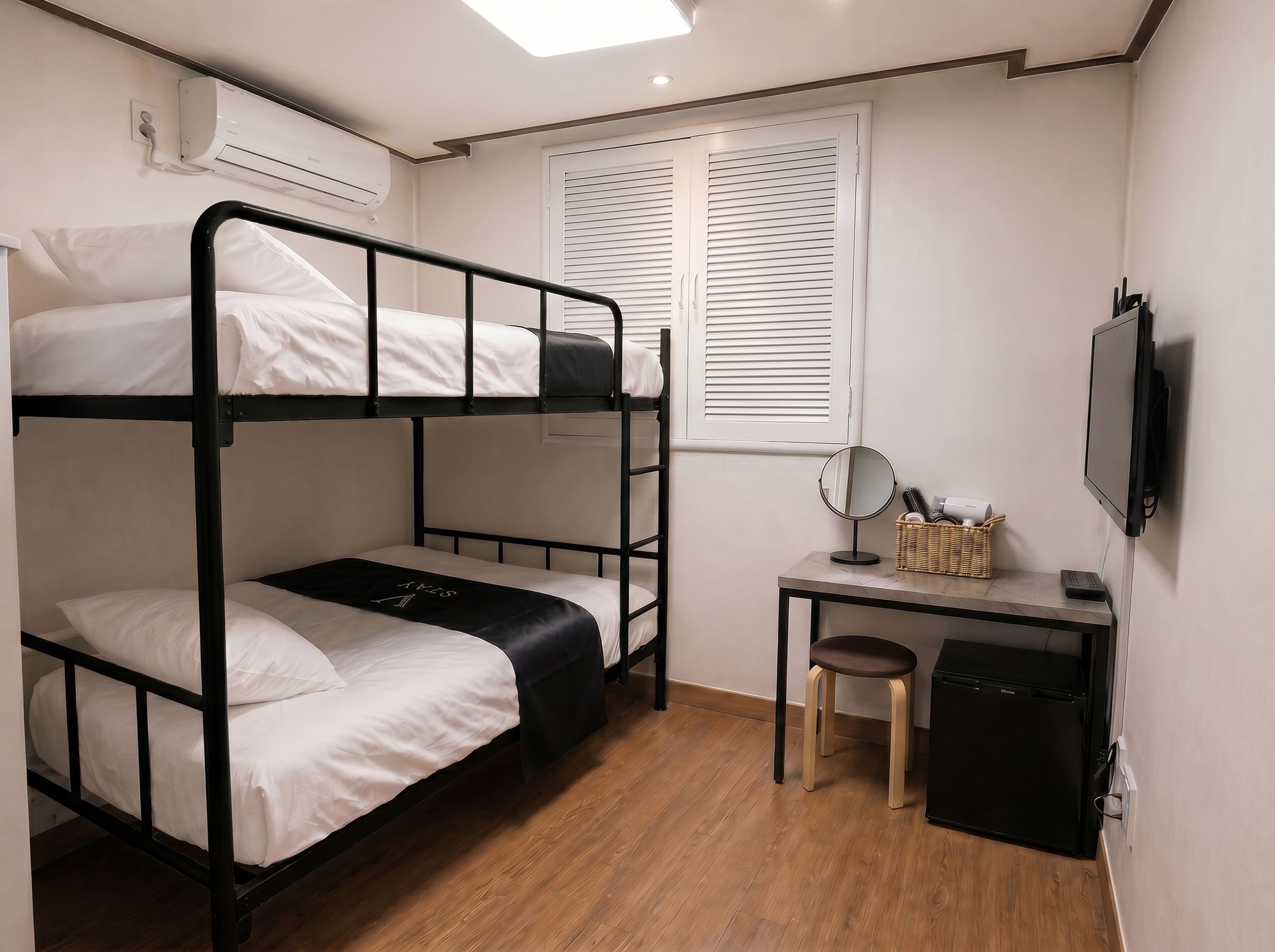 Economy Twin Room | Iron/ironing board, free WiFi, bed sheets
