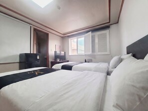 Quadruple Room, Mountain View | Iron/ironing board, free WiFi, bed sheets - V Stay (Jung-gu)