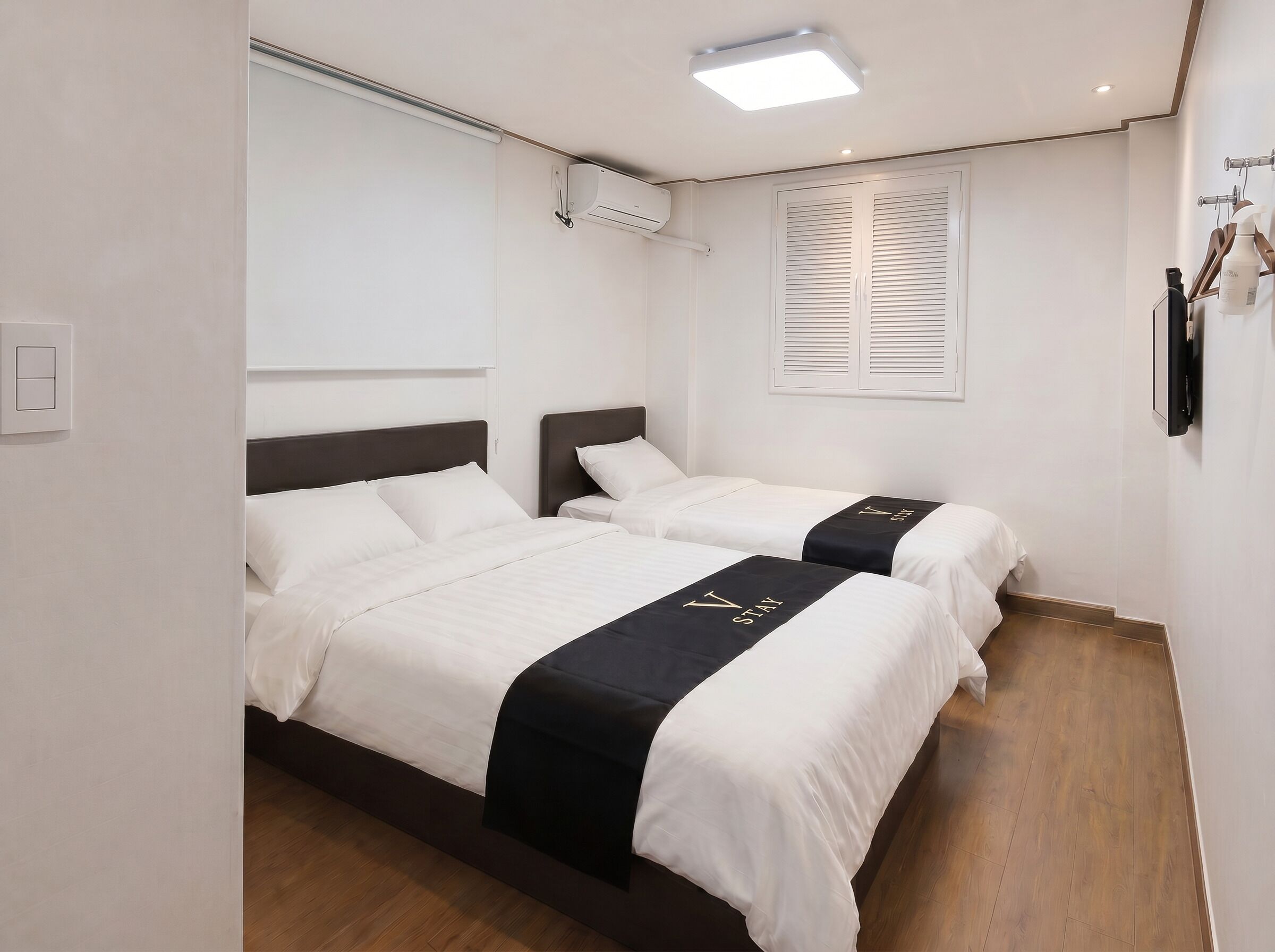 Triple Room | Iron/ironing board, free WiFi, bed sheets
