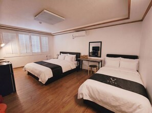 Quadruple Room, Mountain View | Iron/ironing board, free WiFi, bed sheets - V Stay (Jung-gu)