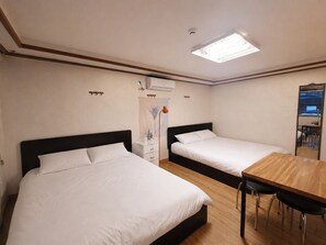 Habitación cuádruple, vista a la montaña | Wifi gratis 