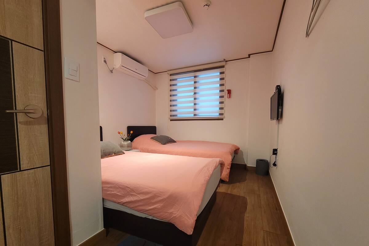 Twin Room | Free WiFi