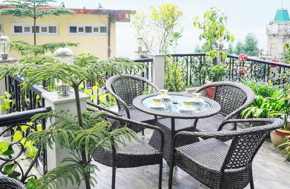 Outdoor dining - Hotel 7 Stay In Luxury Guest House  (Lucknow)