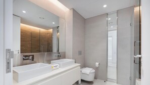 Apartamento de lujo, balcón, vistas al mar | Baño | Bidé