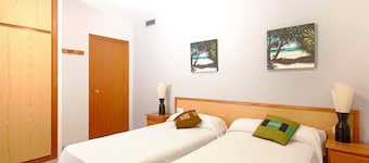 Appartement mit großem Gemeinschaftspool by Interhome