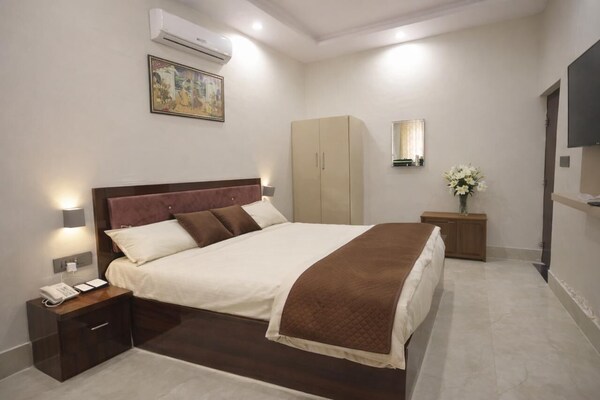 Misti Pool And Resort - Jaipur