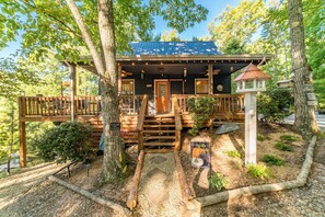 Exterior - Quiet Luxury Cabin for 2–4 • Hot Tub • Forest Views (Sevierville)