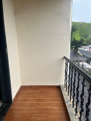 Property grounds - Charming 1-bedroom apartment in the heart of Ruighar (Ruighar)