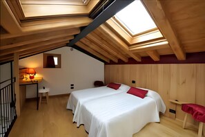 3 quartos, ferros/tábuas de passar roupa, berço de viagem