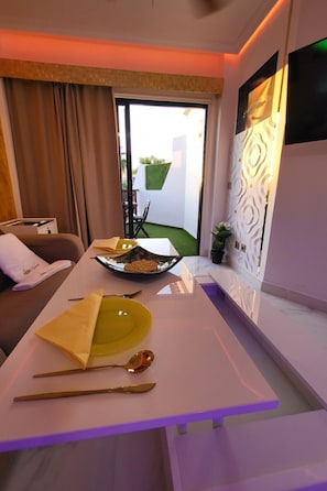 Unclassified image, 3 of 39, button - Wohnung "Albatros 406B" mit Wasserblick by Interhome (El Guincho)