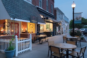 Outdoor dining - Turn Vacation Days Into Coastal Memories-New to Vacation Rentals-Book Now! (Cape Charles)