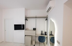 Basic Room, Balcony, Courtyard View | Free WiFi