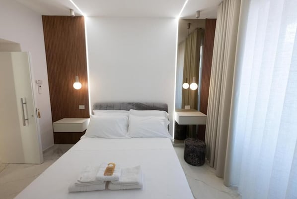 Basic Room, Balcony, Courtyard View | Free WiFi