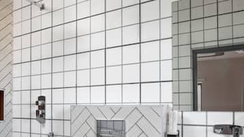 Premium Room, City View | Bathroom | Free toiletries, towels, soap, toilet paper
