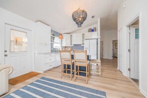 Interior - Fantastic Beach Bungalow w/ beautiful outdoor oasis, fenced yard and private spa (St. Augustine)