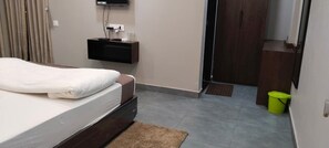 Chambre Deluxe double, vue sur la ville | Bureau, accès au Wi-Fi (inclus)