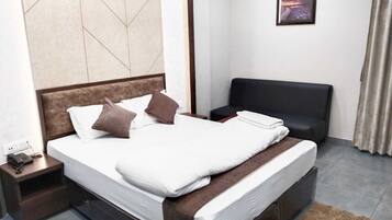 Deluxe Double Room, City View | Desk, free WiFi