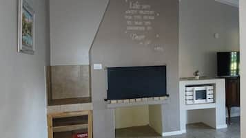 House, 3 Bedrooms, Accessible, Smoking | Interior