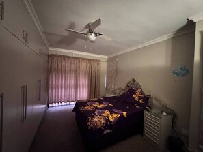 House, 3 Bedrooms, Accessible, Smoking - Healboy's Self - Catering Accommodation (Bonnievale)