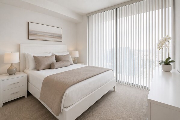Deluxe Room | Iron/ironing board, free WiFi - The Lennox Stay (Toronto)