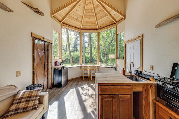 Apartment (0 Bedroom) | Interior - Whidbey Island Tiny Home Near Trails & Beaches! (Oak Harbor)