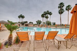 Interior - Golf, Swim, Play & Relax! Gated Sun Lakes Home (Chandler)