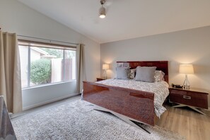 Interior - Golf, Swim, Play & Relax! Gated Sun Lakes Home (Chandler)